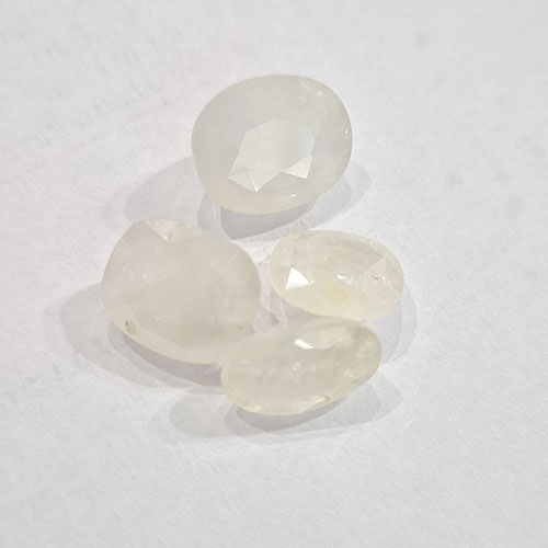 White Sapphire/Safed Pukhraj (Ceylonese) - Medium 2 Quality